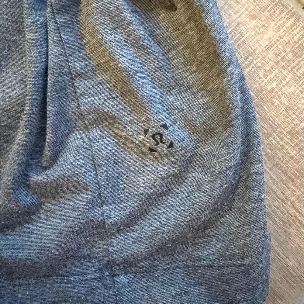 Lululemon Men’s Evolution Short-Sleeve Heathered Black Polo Shirt - Picture 4 of 4